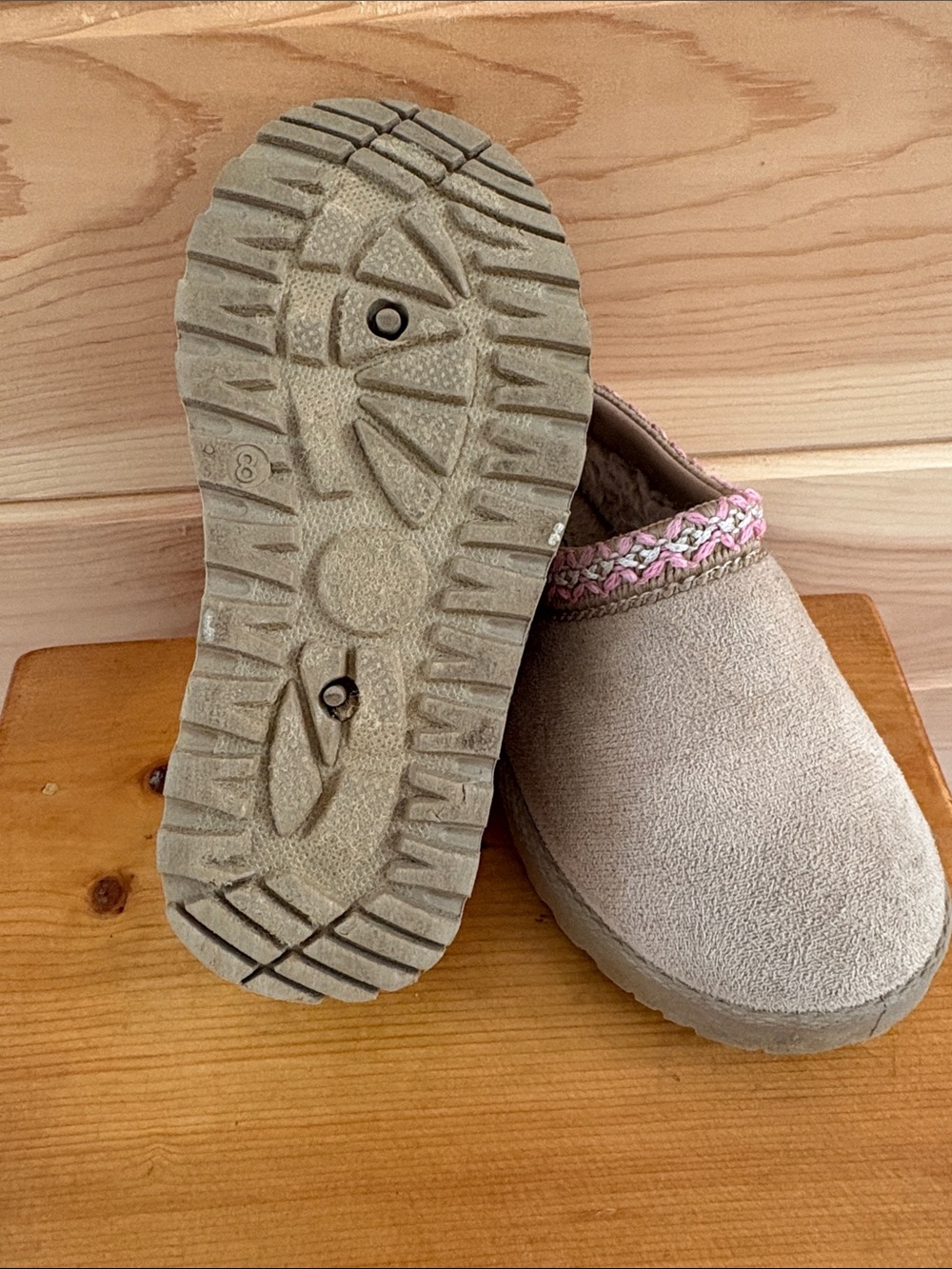 Slippers - Picture 2 of 5